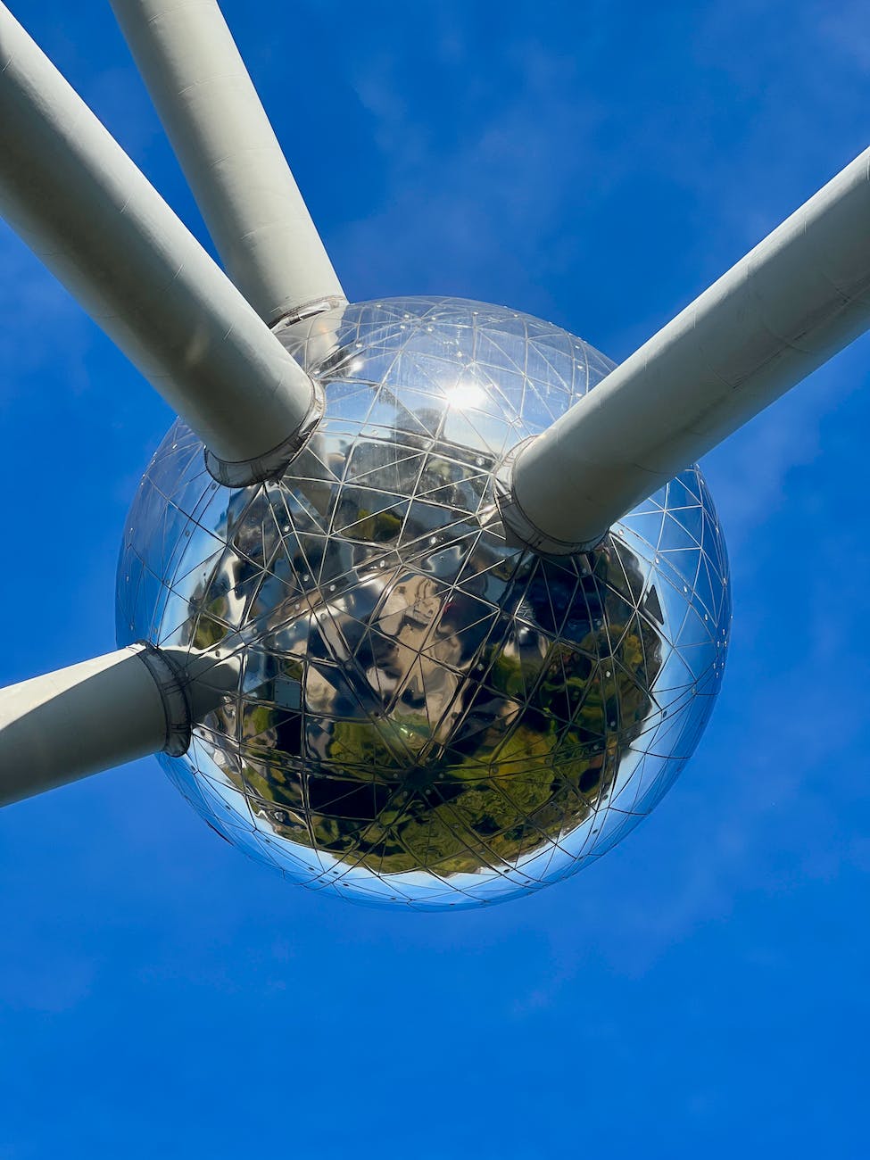 The European Commission and the European Defence Agency: A Case of&nbsp;Rivalry?