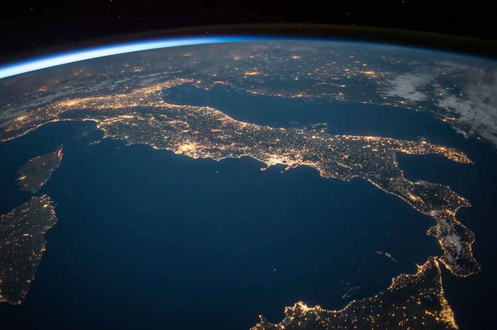Rethinking the EU’s Approach to Space: The Case of Security and&nbsp;Defence